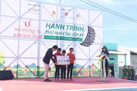 Toyota tặng sân chơi cho trẻ em Bạc Liêu