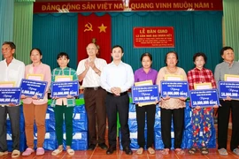Quỹ Lawrence S. Ting tặng 12 nhà tình thương cho người nghèo