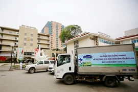 Vinamilk 'chi viện dinh dưỡng' cho y, bác sĩ BV Bạch Mai
