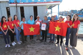 Đồng hành cùng "Một triệu lá cờ Tổ quốc cùng ngư dân bám biển"