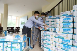 Vinamilk đồng hành cùng “Khúc ruột miền Trung” chống COVID-19