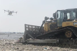 VWS sử dụng thiết bị không người lái phun khử mùi bãi rác