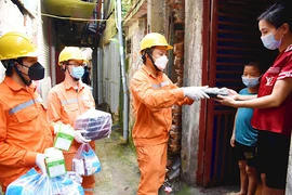 EVN tri ân khách hàng, hỗ trợ người dân mùa dịch COVID-19