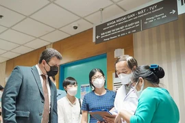 BV ĐH Y dược TP.HCM và Roche Pharma Việt Nam hợp tác điều trị ung thư