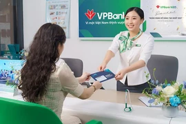VPBank trao đổi online với các nhà đầu tư