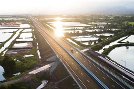 Phía sau vẻ hiện đại của cao tốc nghìn tỷ Vân Đồn – Móng Cái