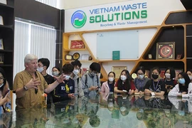 Gần 50 SV ĐH Fulbright tham quan Khu Liên hợp Xử lý chất thải Đa Phước