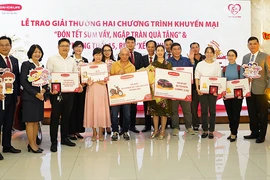 Dai-ichi Life Việt Nam trao giải cho khách hàng trúng thưởng của năm 2022