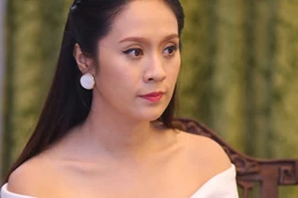 Thanh Thúy sexy, Thu Thảo kín đáo đi event 