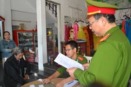 Làm giả giấy tờ để lừa đảo tiền tỷ của em vợ