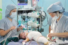 Vụ mổ tách cặp song sinh dính nhau: Bé Phi Phụng đã qua đời