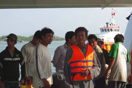 Kịp thời cứu 17 ngư dân 
