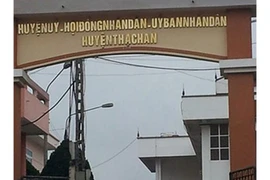 Cao Bằng: Cổng UBND huyện viết sai chính tả