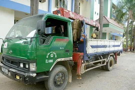 Bắt băng trộm cáp viễn thông bằng xe cẩu