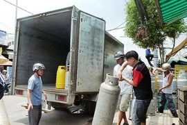 Đại lý gas phát hỏa, cả khu phố tháo chạy 