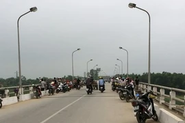 Ném xe đạp xuống sông Lam rồi nhảy cầu tự vẫn