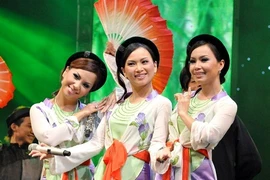 “Điểm mặt” cặp anh chị em nổi tiếng nhất showbiz Việt