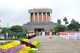 Nghi lễ mới đón đoàn viếng Lăng Chủ tịch Hồ Chí Minh