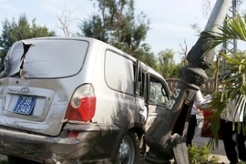 Trưởng phòng cầm lái, xe chở tiền của ngân hàng nát bét