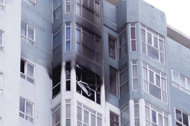 Cháy tầng 22 cao ốc Sài Gòn, trăm người tháo chạy