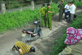 Phát hiện xác người đàn ông chết trong tư thế quỳ gối