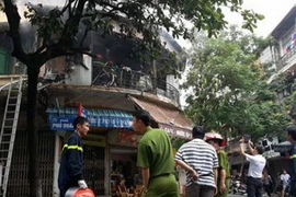 Chập điện gây cháy lớn ở Phủ Doãn