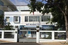 Cán bộ Sở Ngoại vụ đi công tác nước ngoài trốn luôn không về