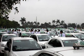 Hà Nội cấm taxi ngoại tỉnh đón khách