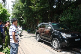 Đôi nam nữ bị bắn chết ngay trên ôtô