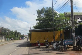 Người phụ nữ chết trong tư thế treo cổ với nhiều vết thương