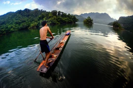 Hồ Ba Bể, viên ngọc xanh giữa núi rừng