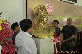 Lễ tặng tượng đồng cố Thủ tướng Võ Văn Kiệt và cố GS Trần Văn Giàu