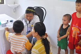 Khám từ thiện, phát hiện hai trường hợp viêm phổi nặng