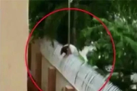 Vượt rào ký túc xá gặp bạn trai, nữ sinh bị điện giật chết