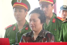  Thẩm phán xuống hiện trường 'điều tra' vụ vợ cựu bí thư xã đốt xác