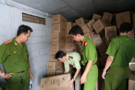 Bắt số lượng lớn hàng hóa nhập lậu trên toa tàu