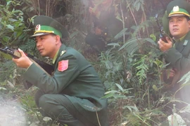 Con trai người anh hùng