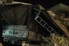 Xe tải đâm liên tiếp 7 căn nhà, nhiều người bị thương