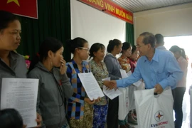EVN HCMC trao 73 căn nhà tình thương cho xã đảo Thạnh An