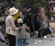 ​Người dân bắt đối tượng giật vé số của cụ bà 79 tuổi