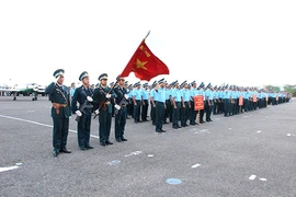 Ra quân huấn luyện bay chính quy và khoa học