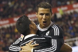 Ronaldo chạm mốc “300 bàn”: Đã vĩ đại nhất rồi