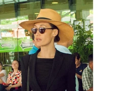 Maggie Q mặc sành điệu khi đến TP.HCM