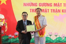 Tư lệnh Hải quan được vinh danh gương mặt trí thức tiêu biểu
