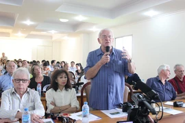 50 phóng viên quốc tế giao lưu với giảng viên, SV ĐHQG