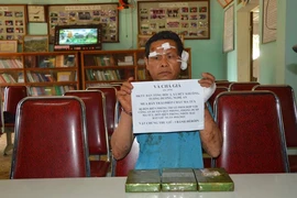 Cử người canh gác và chống trả biên phòng để bán 3 bánh heroin