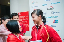 Thầy trò Ánh Viên được tặng sim tài khoản 120 triệu 