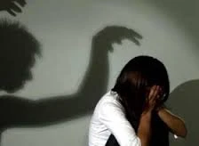 Dượng hiếp cháu bị mẹ vợ phát hiện
