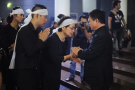 Nhiều nghệ sĩ tiễn đưa nhạc sĩ An Thuyên về đất mẹ
