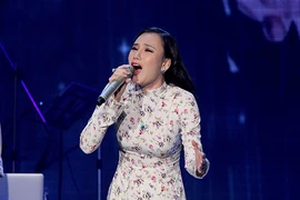 Hồ Quỳnh Hương nghẹn ngào hát tưởng nhớ nhạc sĩ An Thuyên